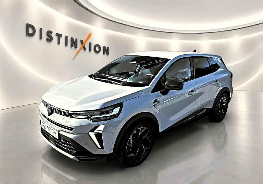 Renault Symbioz gris cassiope en 3/4 avant droit, avec jantes noires et détails noirs contrastants.