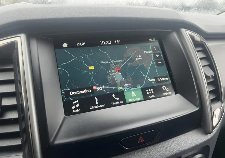 Écran tactile GPS Sync 3 du tableau de bord du Ford Ranger 2.2 TDCi 160 Super Cabine XLT Sport 2019.