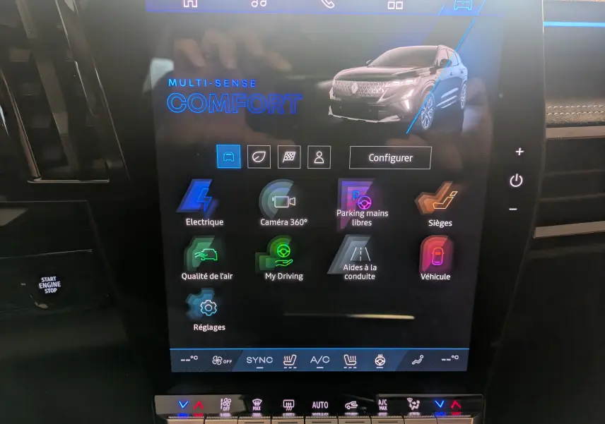 Écran tactile intérieur du Renault Austral Ph.2 noir montrant le mode de conduite Multi-Sense Comfort avec icônes colorées.