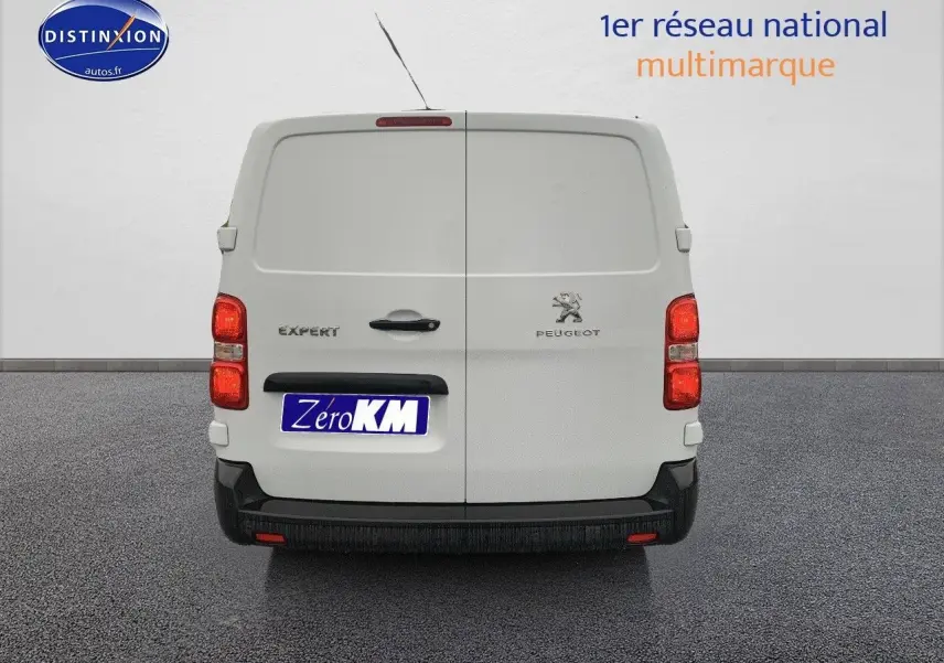 Vue arrière d'un Peugeot Expert blanc Kaolin 2023 avec portes battantes fermées et feux rouges visibles.