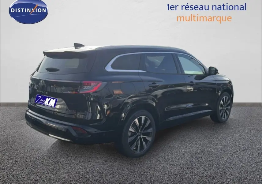 Renault Espace 2025 noir étoile métal, vue 3/4 arrière côté droit, avec jantes alliage et feux LED distinctifs.