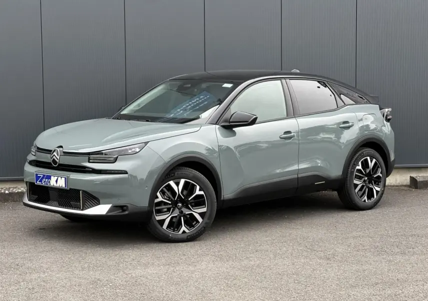 Citroën C4 Manhattan Green vue 3/4 avant droit avec toit noir et jantes alliage 18 pouces diamantées