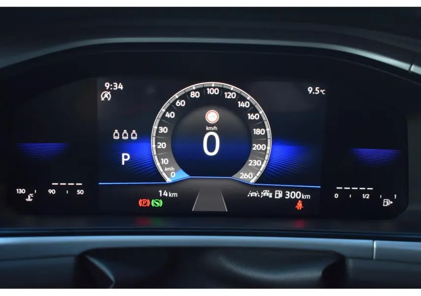 Affichage numérique du tableau de bord du Volkswagen T-Roc 2025, vue frontale centrée sur le compteur de vitesse.
