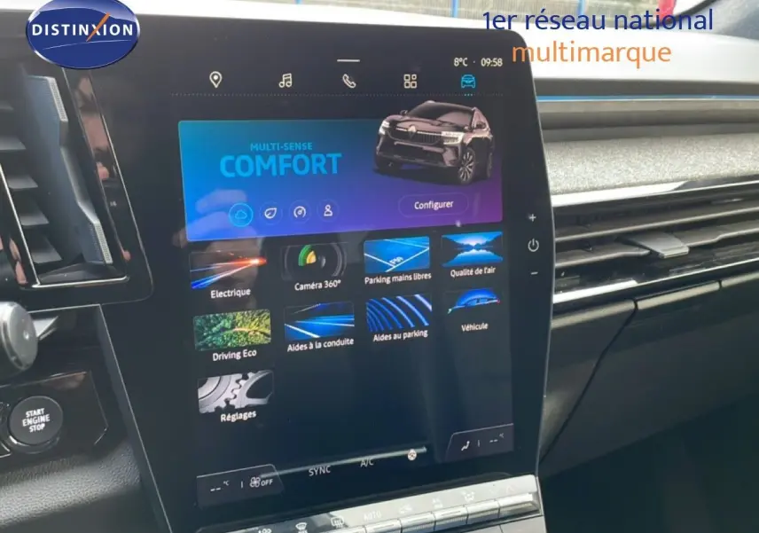 Écran tactile central du Renault Espace gris schiste, affichant le mode de conduite confort et les aides à la conduite.