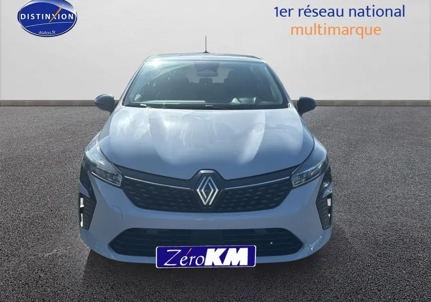 Renault Clio V gris rafale vue de face, mettant en valeur la calandre et les feux LED distinctifs.