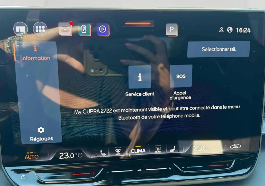 Écran tactile HD 12,9 pouces du système d'info-divertissement du CUPRA Terramar gris, affichant le menu Bluetooth.