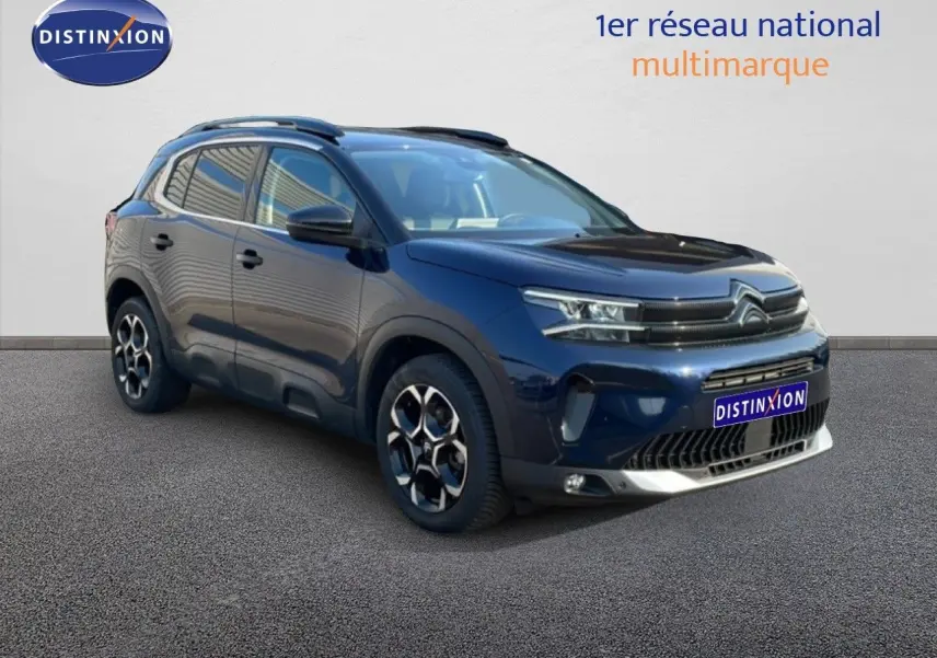 Citroën C5 Aircross bleu Eclipse métal en 3/4 avant droit, avec jantes noires et toit noir contrasté.