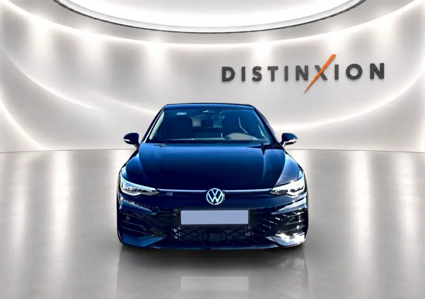 Volkswagen Golf 1.5 etsi evo2 150 R-Line noire vue de face avec calandre et phares LED distinctifs.