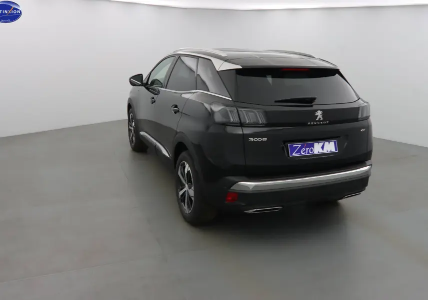 Peugeot 3008 noir Perla Nera vue 3/4 arrière droit dans un studio avec détails chromés et vitres teintées.