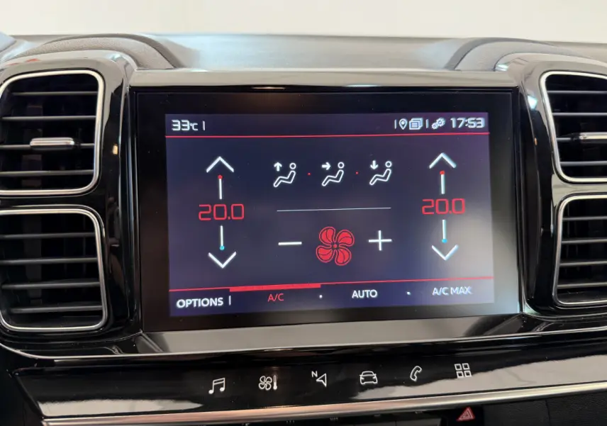 Écran tactile central de la climatisation du Citroën C5 Aircross gris clair, affichant 20°C en mode automatique.