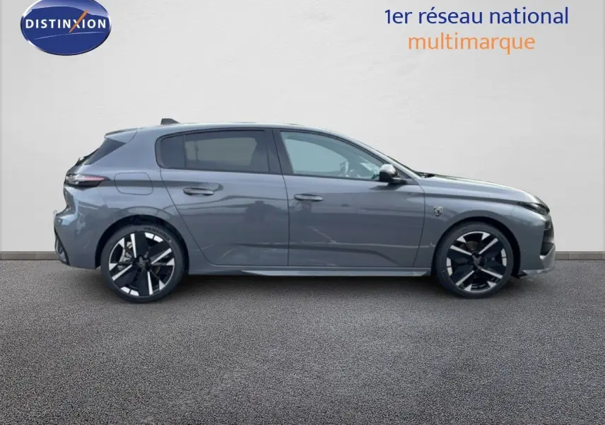 Peugeot 308 1.2 Hybrid 145ch gris sélénium métal vue de profil côté gauche, jantes noires et grises distinctives.