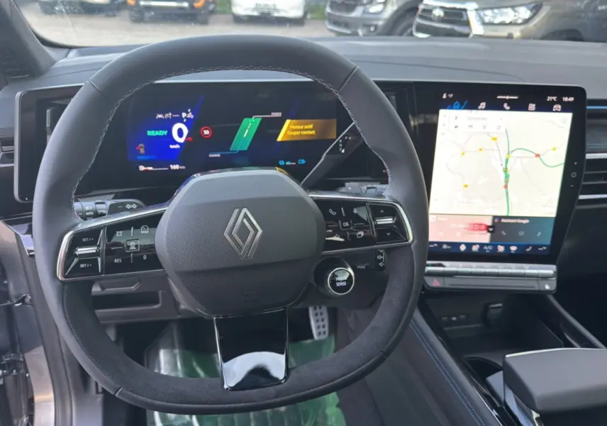 Intérieur du Renault Austral New 200 Esprit Alpine, vue centrée sur le volant cuir et l'écran tactile vertical.