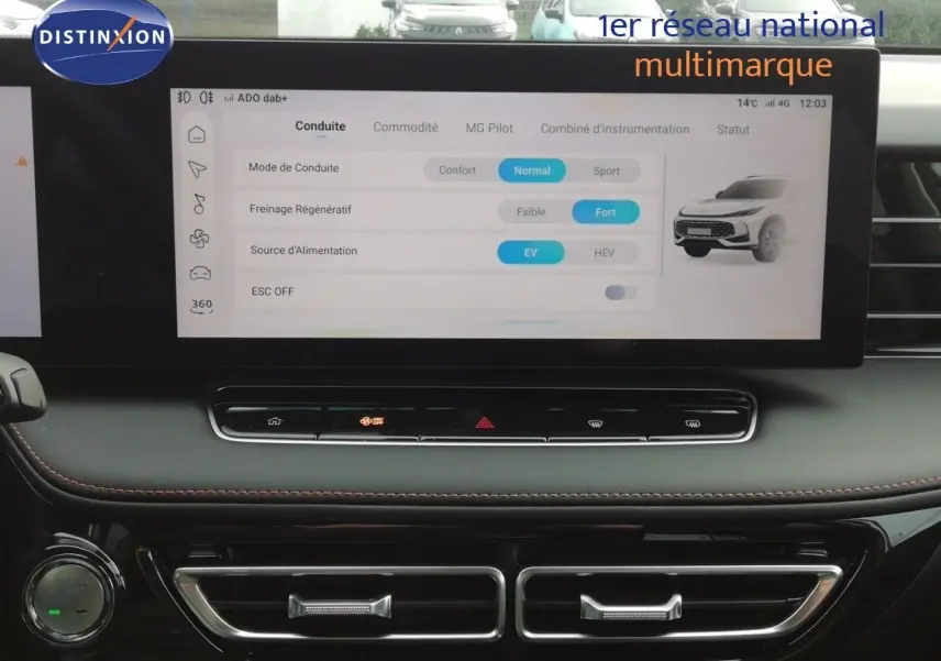 Écran tactile central du tableau de bord du MG MOTOR EHS 1.5T PHEV 272CH Luxury affichant les modes de conduite.