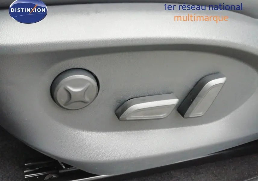 Réglages électriques des sièges côté conducteur sur MG Motor EHS 1.5T PHEV 272CH Luxury, intérieur noir.