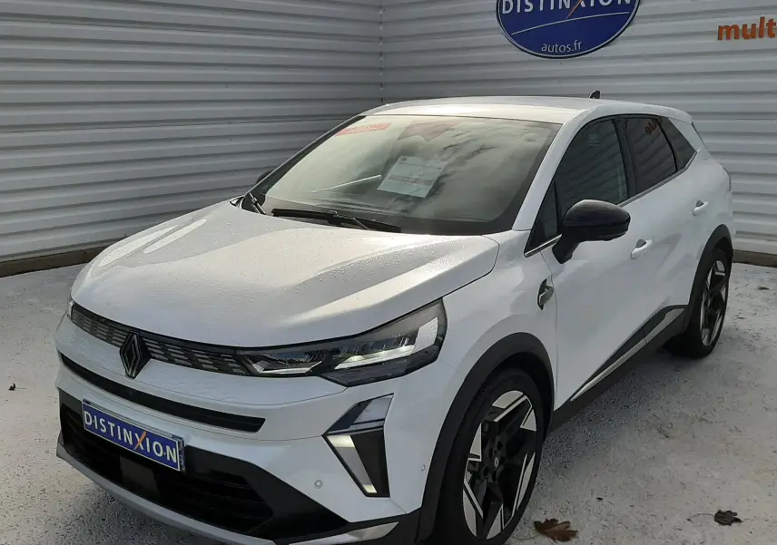 Renault Symbioz blanc nacré en 3/4 avant droit, avec jantes bicolores et détails noirs contrastants.