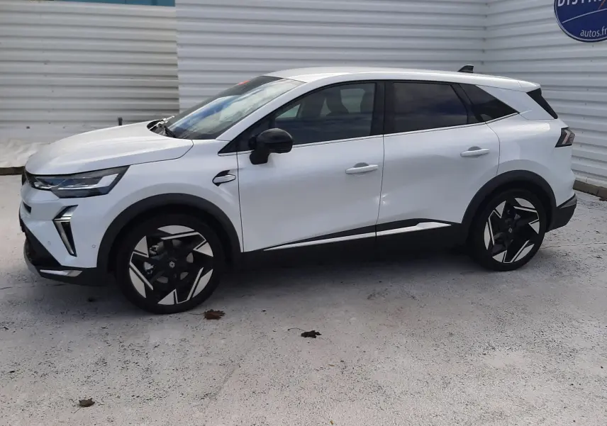 Vue de profil côté gauche du Renault Symbioz blanc nacré, SUV hybride avec jantes noires et détails contrastés.