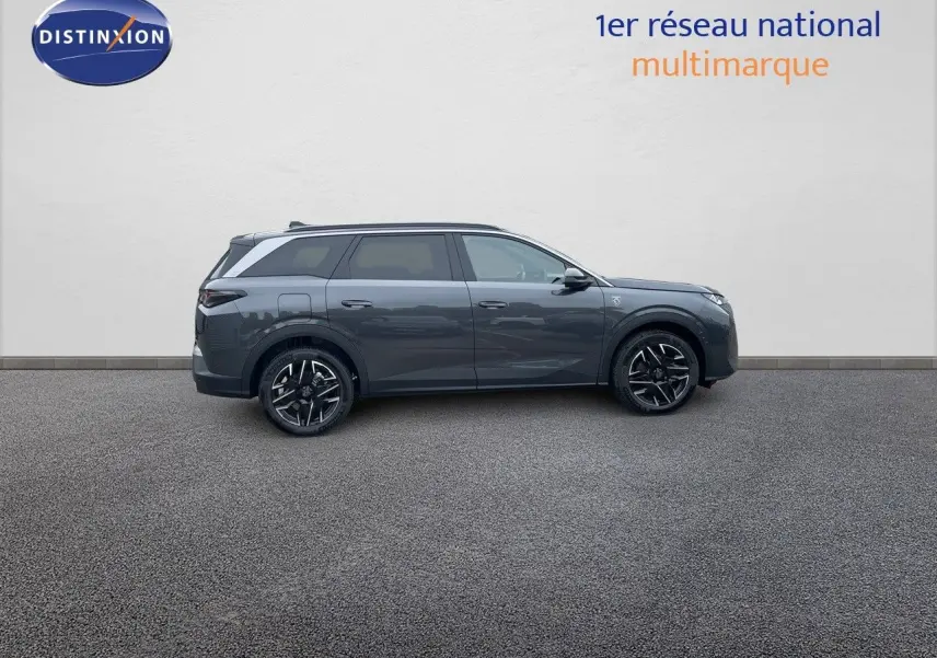 Peugeot 5008 HYBRID gris titane avec toit noir, vue profil côté gauche sur fond neutre.
