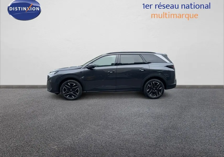 Peugeot 5008 hybride gris titane avec toit noir, vue profil côté gauche sur fond neutre.
