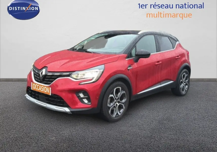 Renault Captur 1.3 TCE 155 EDC Edition One rouge flamme en 3/4 avant droit avec toit noir et jantes bi-ton.
