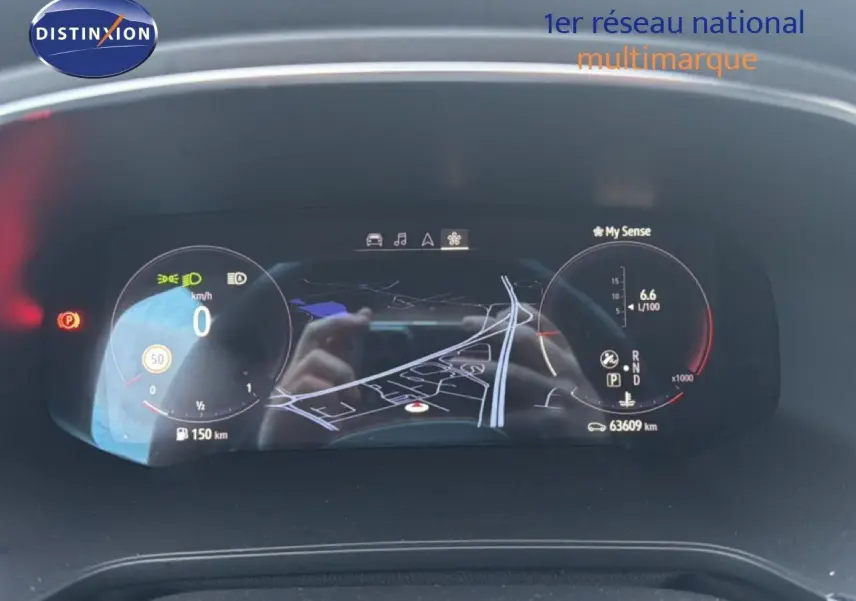 Tableau de bord numérique du Renault Captur 1.3 TCE 155 EDC Edition One affichant la navigation et les compteurs.