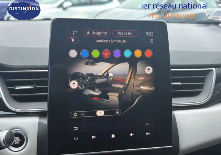 Écran tactile central du Renault Captur 2020 montrant l'ambiance lumineuse intérieure avec options de couleurs.