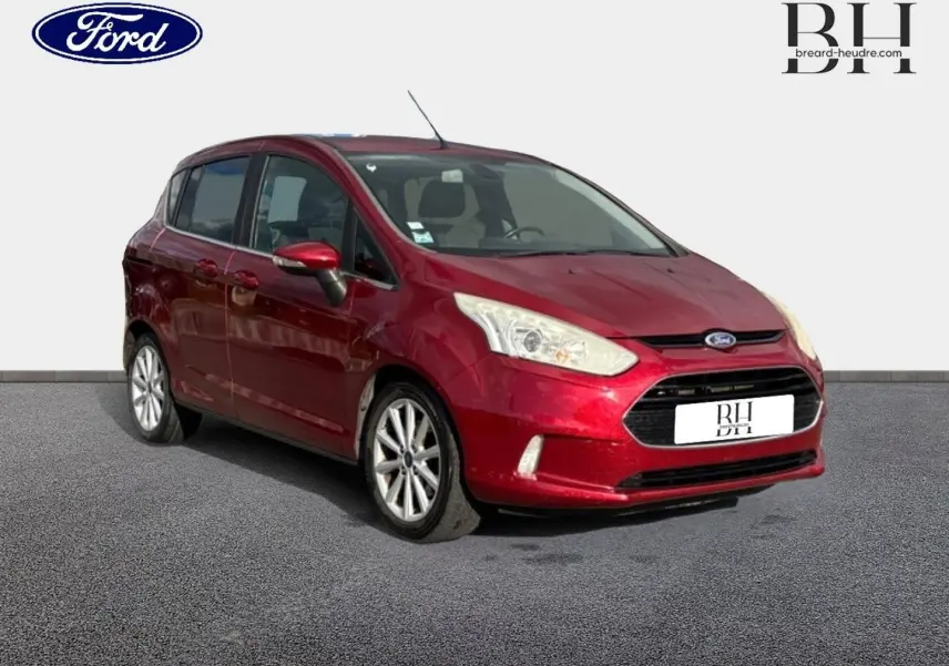 Ford B-MAX rouge Premium Candy en 3/4 avant droit, avec jantes alu et portes latérales coulissantes visibles.