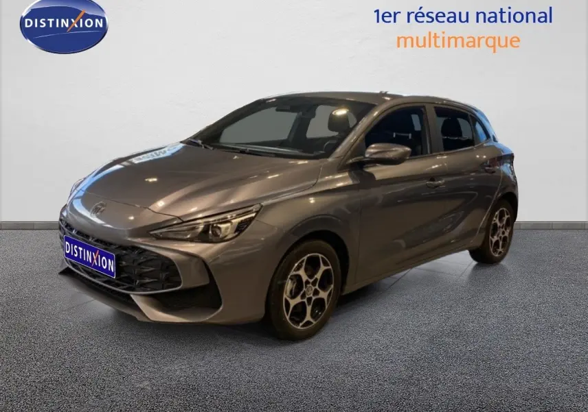 MG3 1.5 Hybrid 195ch Comfort en gris Hampstead, vue 3/4 avant avec jantes bi-ton et calandre noire.
