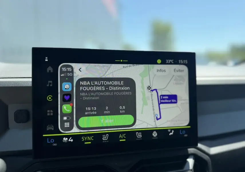 Écran tactile 10,1'' du système Media Nav Live affichant la navigation dans un Dacia Bigster.