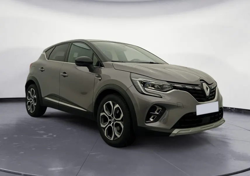 Renault Captur 1.3 Mild Hybrid 140 Techno gris cassiopée et noir, vue 3/4 avant avec jantes alliage distinctives.