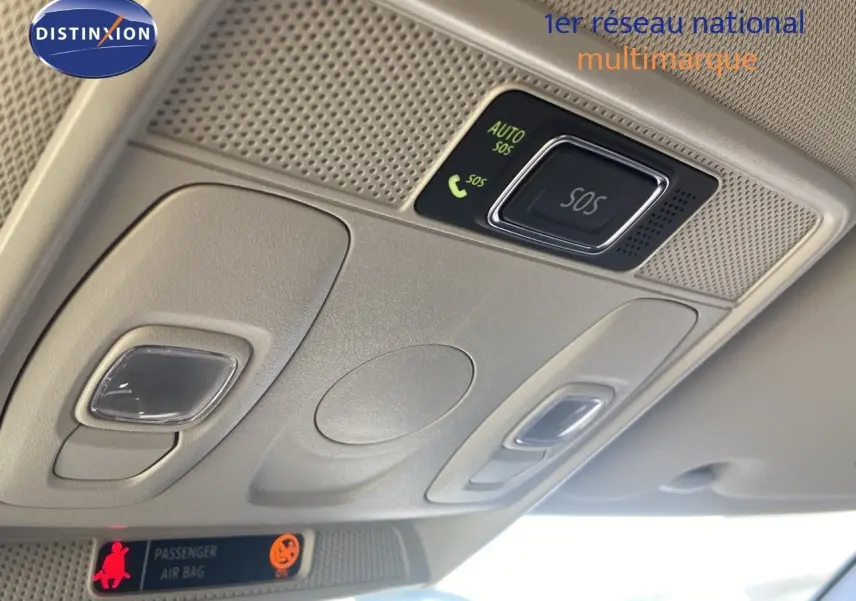 Vue intérieure du plafonnier avec bouton SOS et éclairages, Renault Arkana 1.6 E-TECH Hybrid 2023 noir métal.