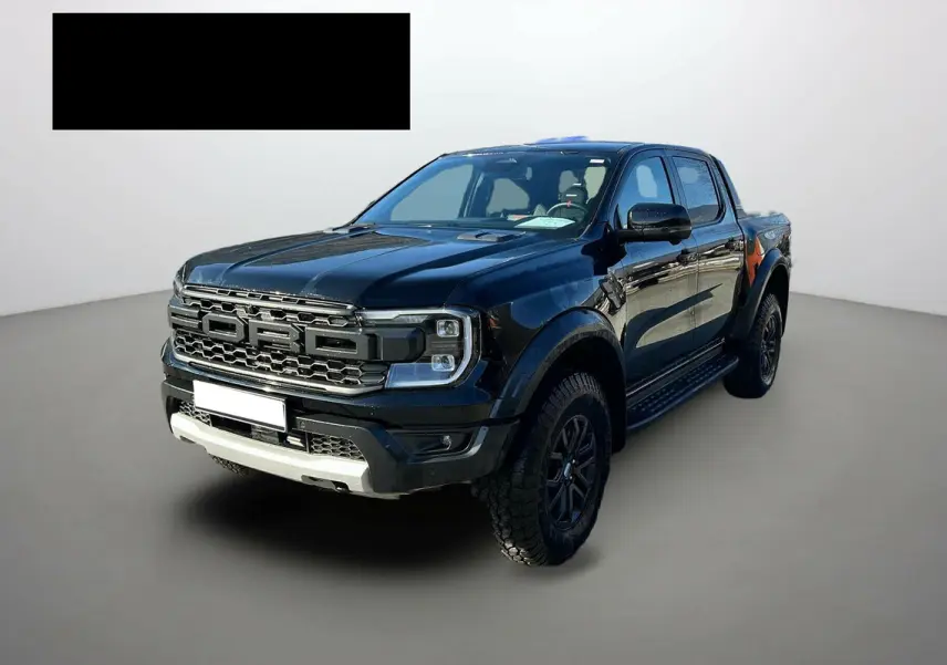 Ford Ranger Raptor noir absolu vu en 3/4 avant droit, avec calandre imposante et jantes noires tout-terrain.