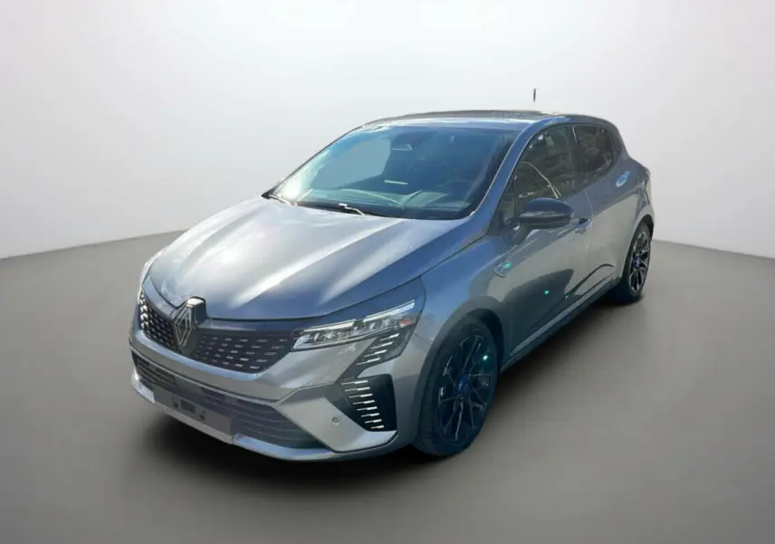 Renault Clio V E-Tech 145 Esprit Alpine gris schiste vue 3/4 avant avec jantes alu noires et feux LED distinctifs.