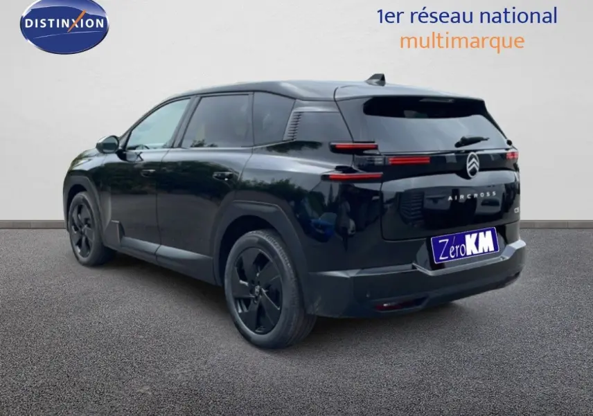 Citroën C5 Aircross noir Perla Nera métal, vue 3/4 arrière droit, avec jantes noires et feux arrière LED distinctifs.