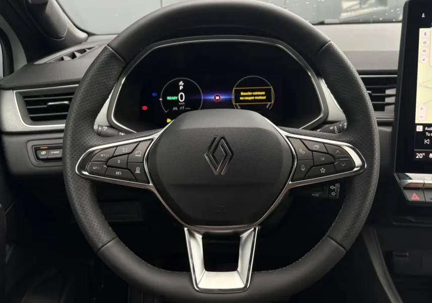 Vue frontale du volant noir en textile refined du Renault Captur 2026 avec tableau de bord numérique et commandes intégrées.