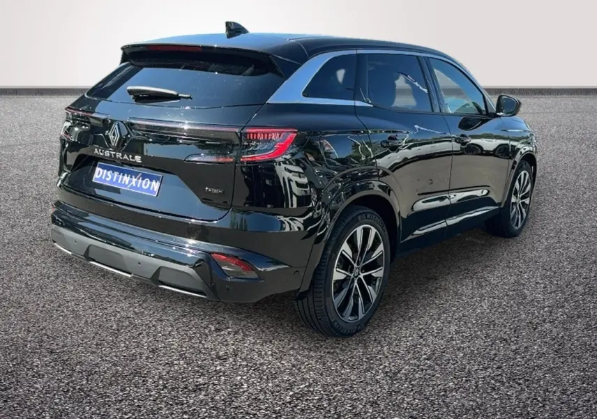 Vue 3/4 arrière droite du Renault Austral noir avec feux LED et jantes alliage distinctives.