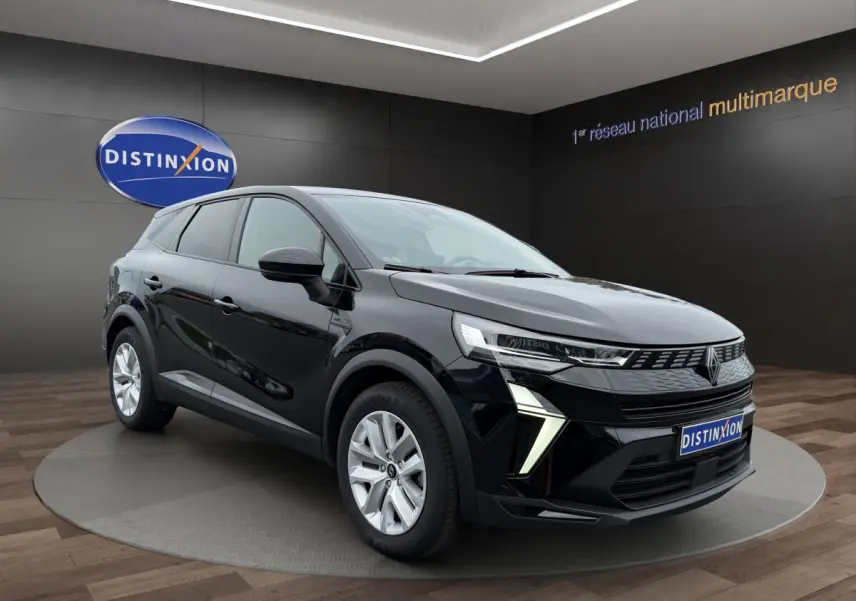 Renault Symbioz noir en 3/4 avant droit, avec feux LED distinctifs et calandre moderne, présenté en showroom.
