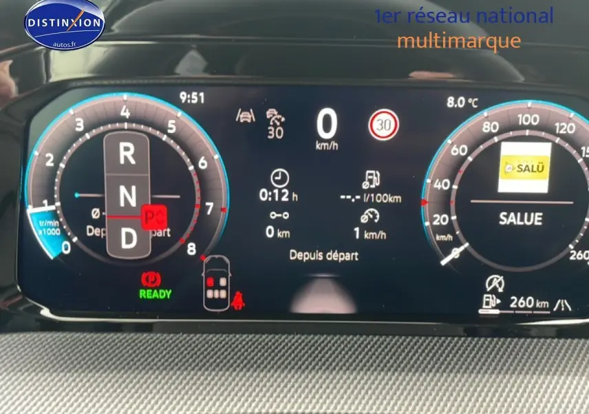 Tableau de bord numérique de Volkswagen Golf 2026 affichant vitesse, régime moteur et informations de conduite.