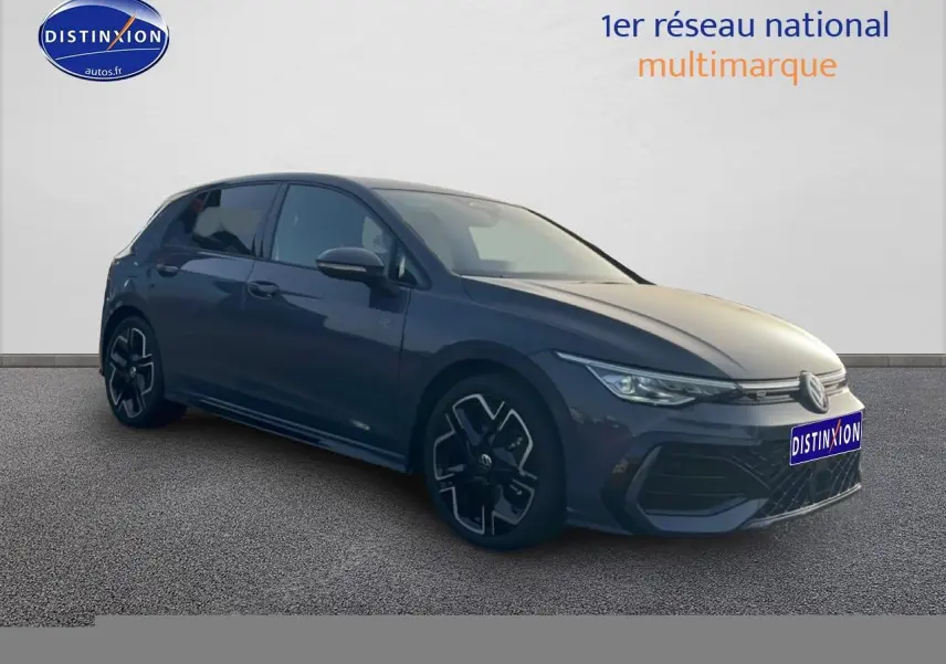 Volkswagen Golf 1.5 etsi evo2 150 R-Line gris vue 3/4 avant avec jantes alu noires et phares LED.