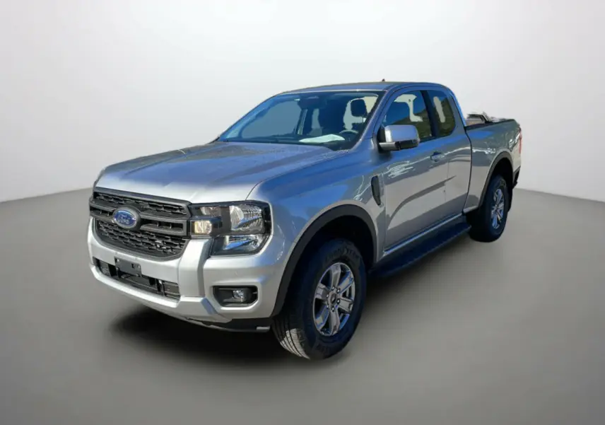 Ford Ranger TDCI 170 XLT gris iconic, vue 3/4 avant droit, avec rideau coulissant et marchepieds noirs.