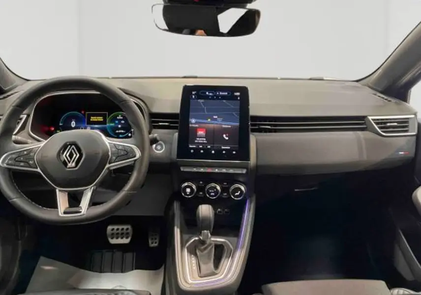 Renault Clio Esprit Alpine E-Tech 2024 bleu, vue 3/4 avant avec phares LED et jantes noires distinctives.