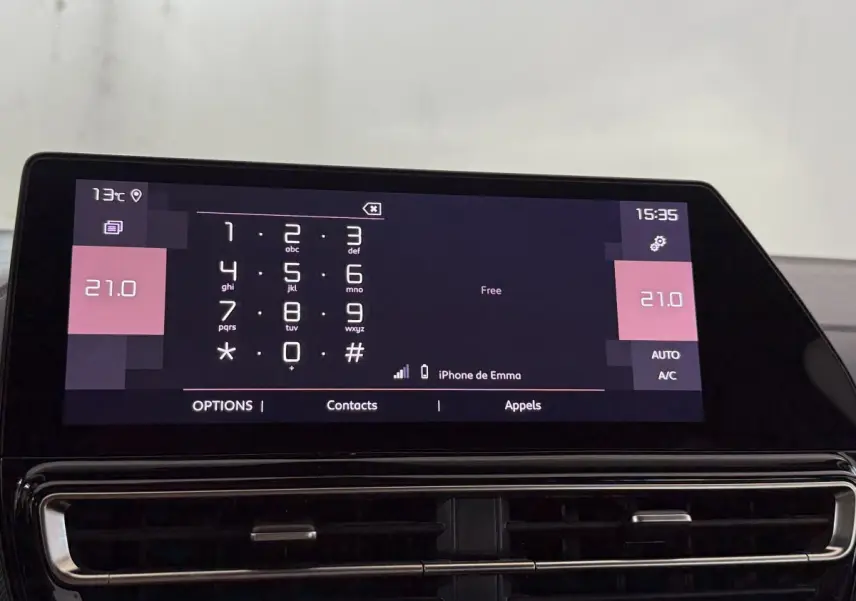 Écran tactile central affichant le clavier téléphonique et la climatisation à 21°C dans un Citroën C5 Aircross 2023.