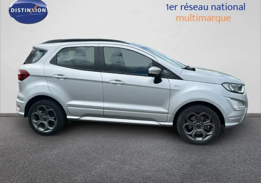 Vue de profil côté gauche d'un Ford EcoSport gris clair avec jantes alliage 17 pouces et barres de toit noires.