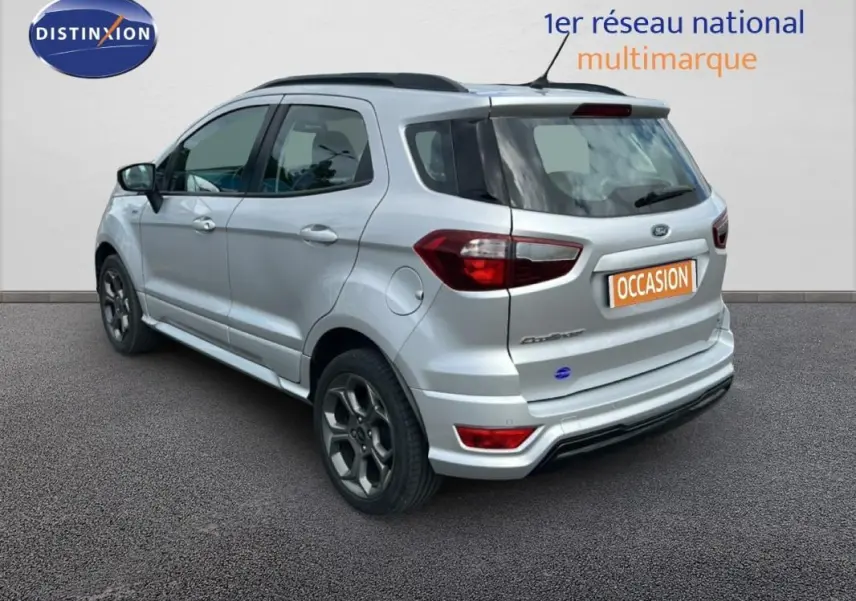 Vue 3/4 arrière droite du Ford EcoSport gris clair avec barres de toit et jantes alliage 17 pouces.