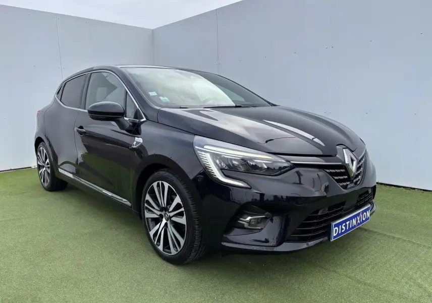 Renault Clio V 1.0 TCE 100 Initiale Paris noir étoilé vue 3/4 avant droit avec jantes alliage diamantées