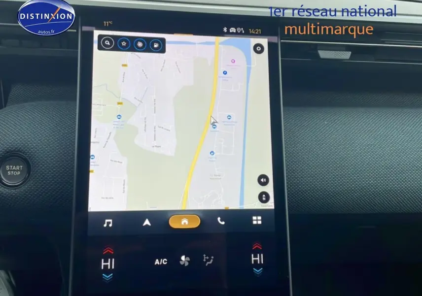 Écran tactile central affichant la navigation 3D dans l’habitacle du Citroën C5 Aircross gris platinium.