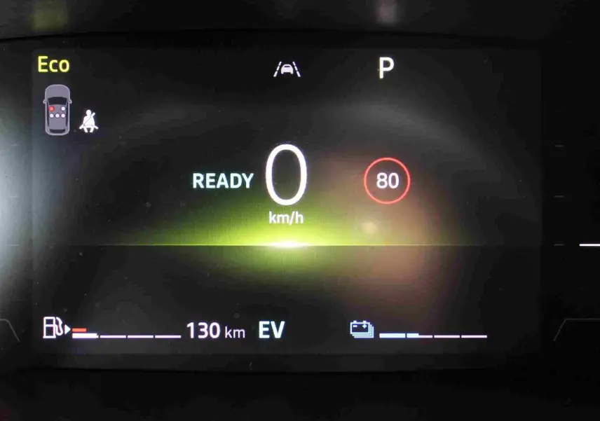 Affichage numérique du tableau de bord de la Renault Clio hybride, indiquant 0 km/h en mode Eco avec limite à 80 km/h.