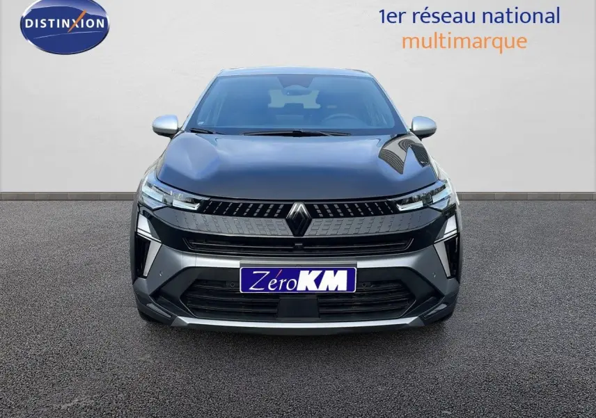 Vue frontale du Renault Captur E-Tech hybride 2025 noir étoile avec toit gris, calandre et phares LED distinctifs.