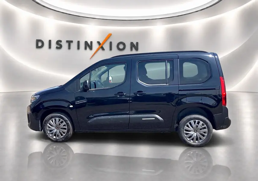 Profil côté gauche du Citroën Berlingo noir 2026 avec portes latérales coulissantes et jantes alliage.