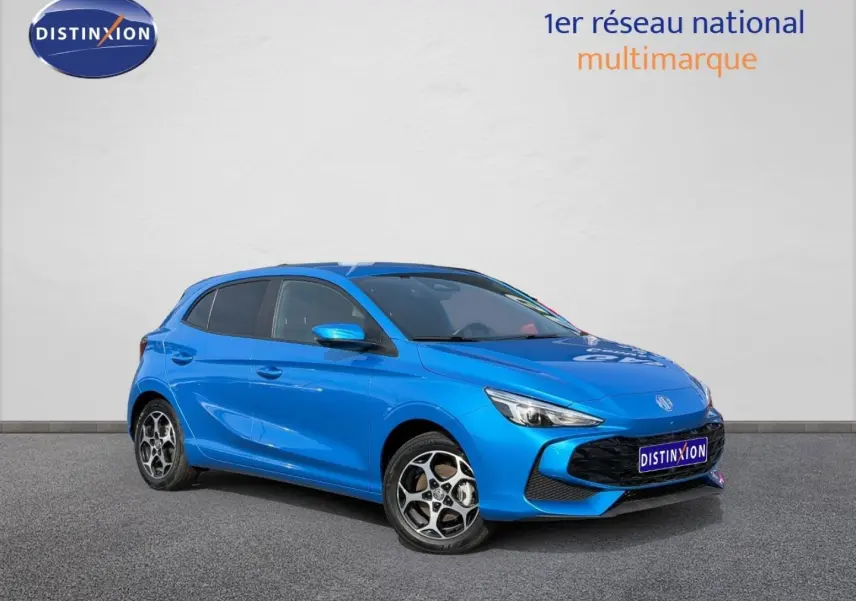 MG3 1.5 Hybrid+ 195ch Luxury en Como Blue métallisé, vue 3/4 avant droit avec jantes alu distinctives.