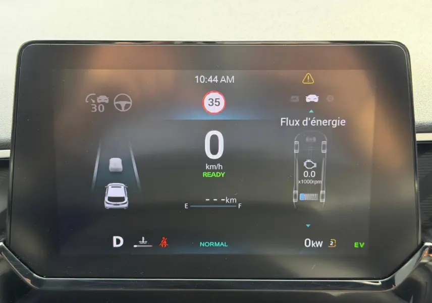 Écran multifonction du tableau de bord du MG3 1.5 Hybrid+ 195ch Luxury affichant la vitesse et flux d'énergie.